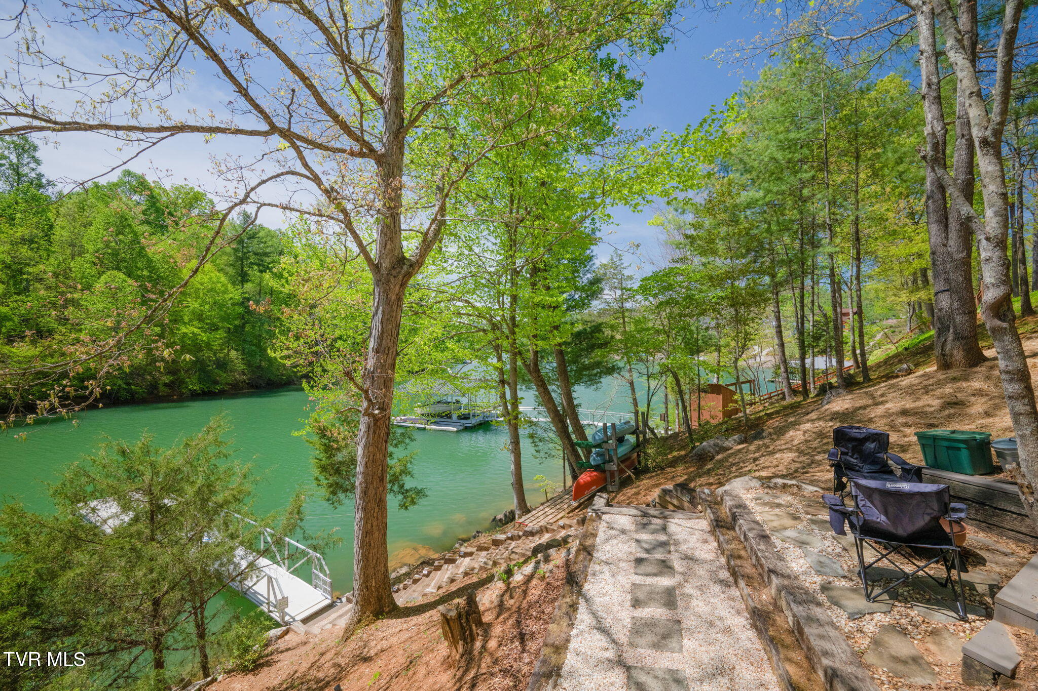 237 Candlewood Lane Butler, TN 37640 - Photo 9 of 42 Walkway