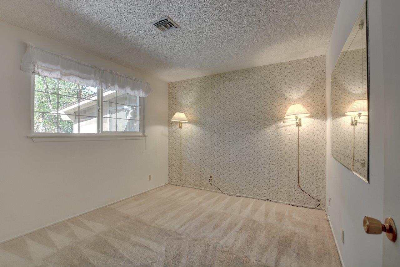 640 Eric Loop Grants Pass, OR 97526 - Photo 10 of 24 23 (2)