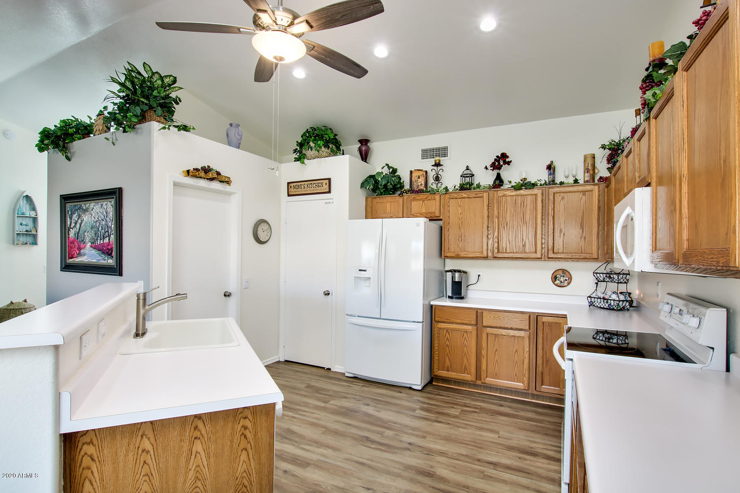 110 West Marco Polo Road Phoenix, AZ 85027 - Photo 7 of 23 Kitchen