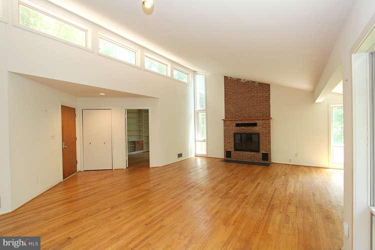 5423 Mohican Road Bethesda, MD 20816 - Photo 4 of 21 Living Room