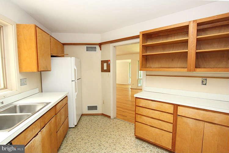 5423 Mohican Road Bethesda, MD 20816 - Photo 9 of 21 Kitchen