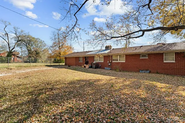 $30,000 | 4207 Caseyville Avenue, East St. Louis, IL 62204