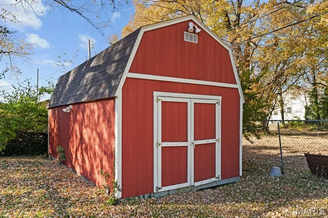 $30,000 | 4207 Caseyville Avenue, East St. Louis, IL 62204