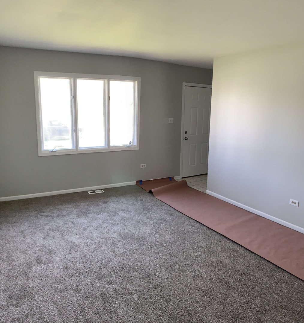 15339 9th Avenue Phoenix, IL 60426 - Photo 2 of 13 an empty room with a window