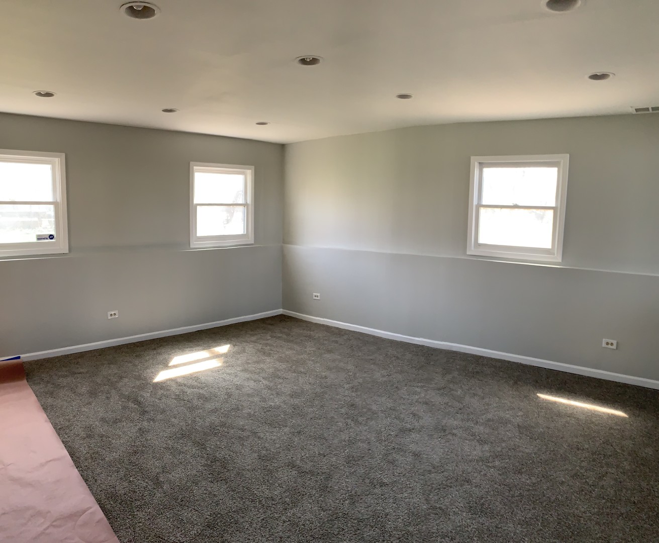 15339 9th Avenue Phoenix, IL 60426 - Photo 5 of 13 an empty room with a window