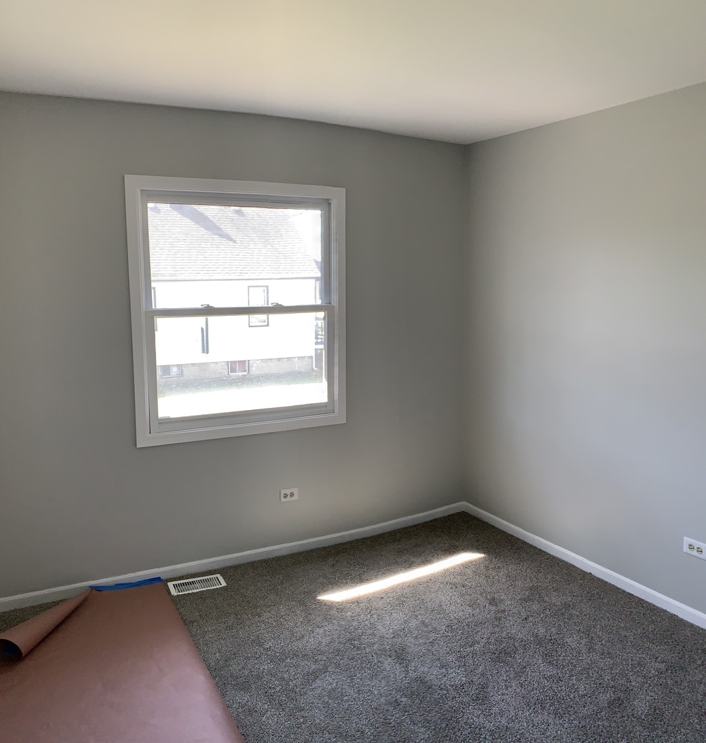 15339 9th Avenue Phoenix, IL 60426 - Photo 7 of 13 an empty room with a window