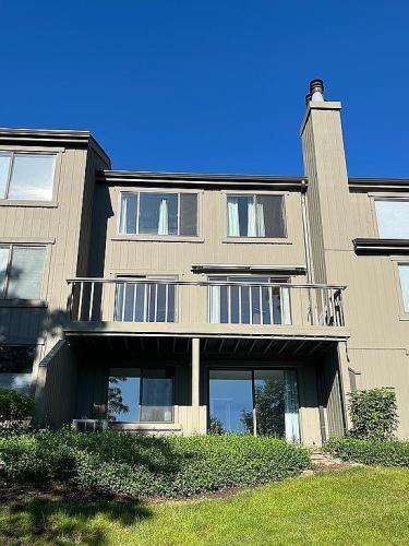 87 Shoreline Road Lake Barrington, IL 60010 - Photo 1 of 25