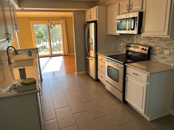 87 Shoreline Road Lake Barrington, IL 60010 - Photo 4 of 25