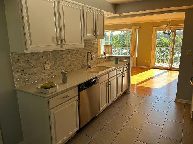87 Shoreline Road Lake Barrington, IL 60010 - Photo 10 of 25
