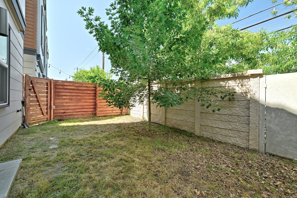 1412 Waterloo Shore Lane Austin, TX 78741 - Photo 25 of 30 a view of a backyard