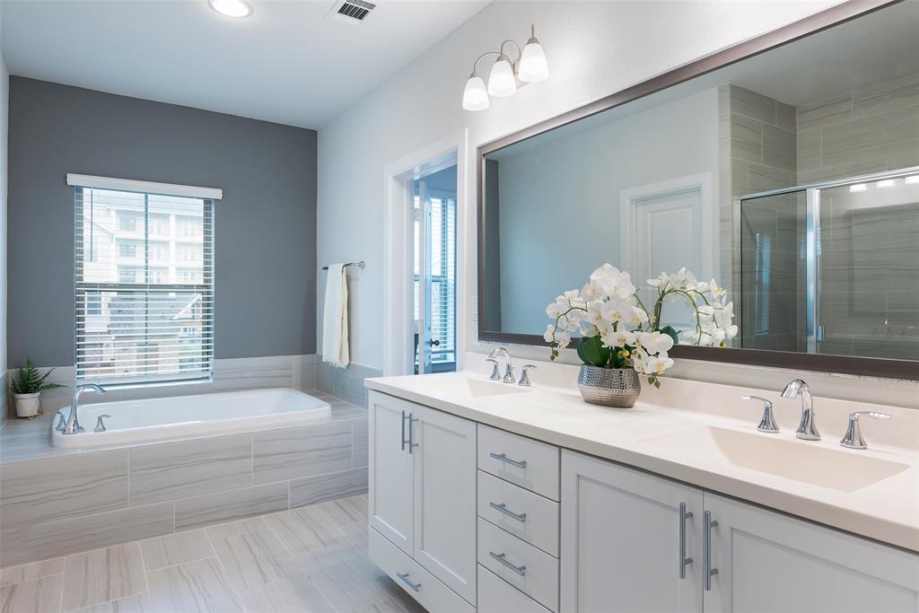 1115 Manacor Lane Dallas, TX 75212 - Photo 23 of 28 a bathroom with a tub a sink and mirror