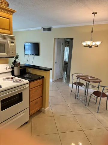 $1,650 | 2171 Northeast 66th Street, Unit 801, Fort Lauderdale, FL 33308