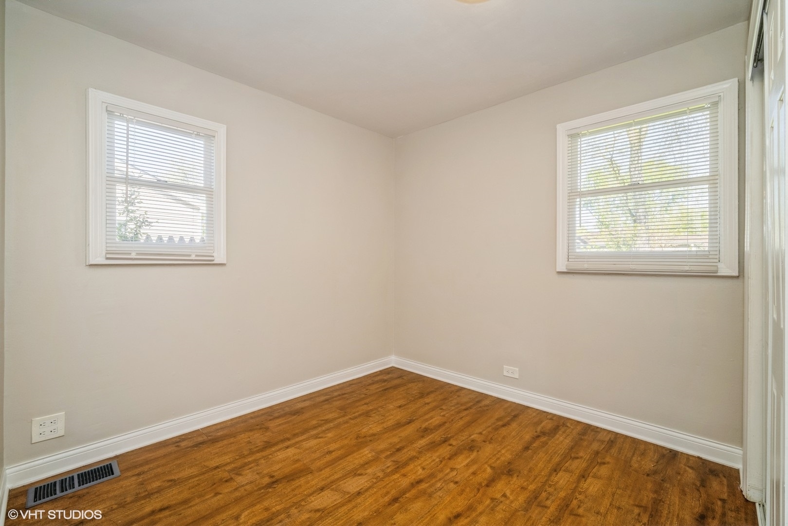 504 Isa Drive Wheeling, IL 60090 - Photo 7 of 13 an empty room with wooden floor and a window