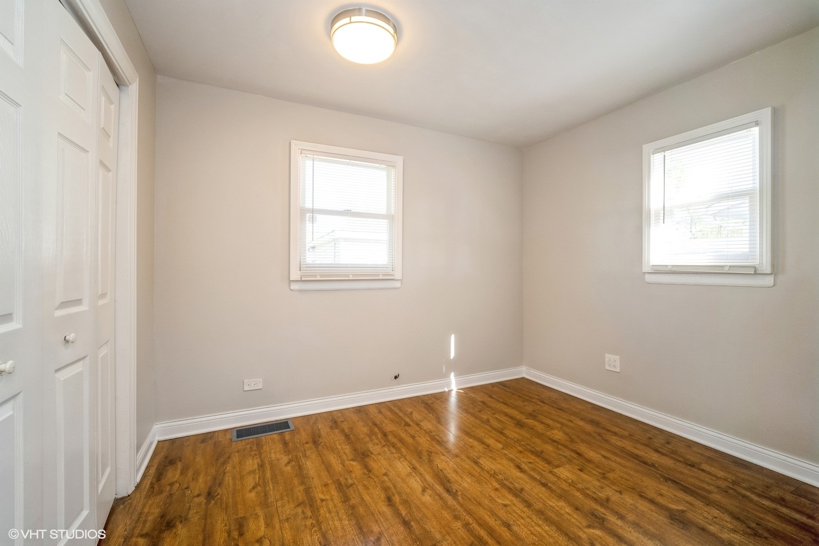 504 Isa Drive Wheeling, IL 60090 - Photo 10 of 13 an empty room with wooden floor and windows