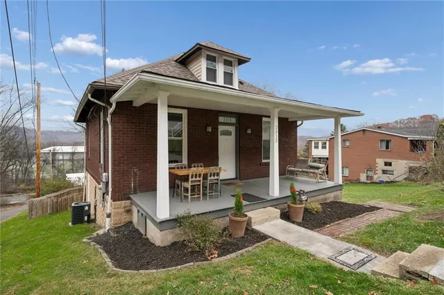 $195,000 | 2313 Stratford Avenue, Coraopolis, PA 15108