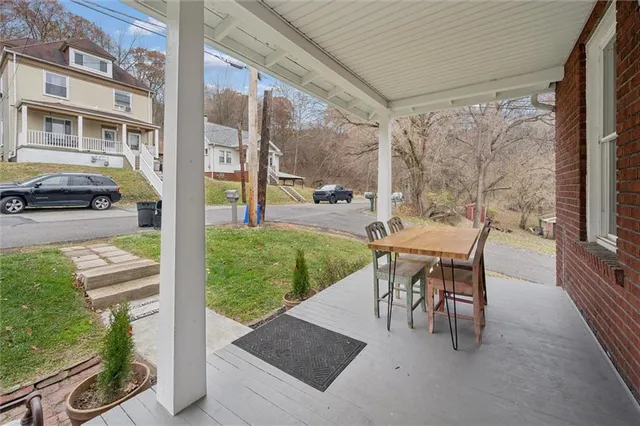 $195,000 | 2313 Stratford Avenue, Coraopolis, PA 15108