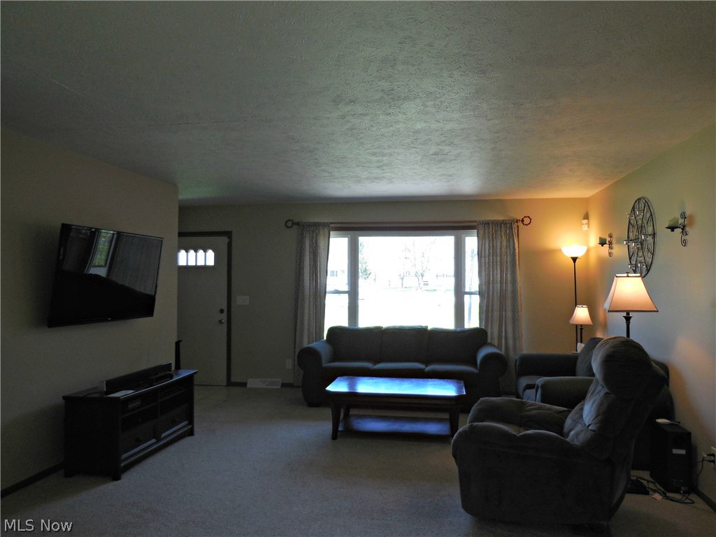 34780 Pettibone Road Solon, OH 44139 - Photo 2 of 17 Looking into the living room from the dining room.