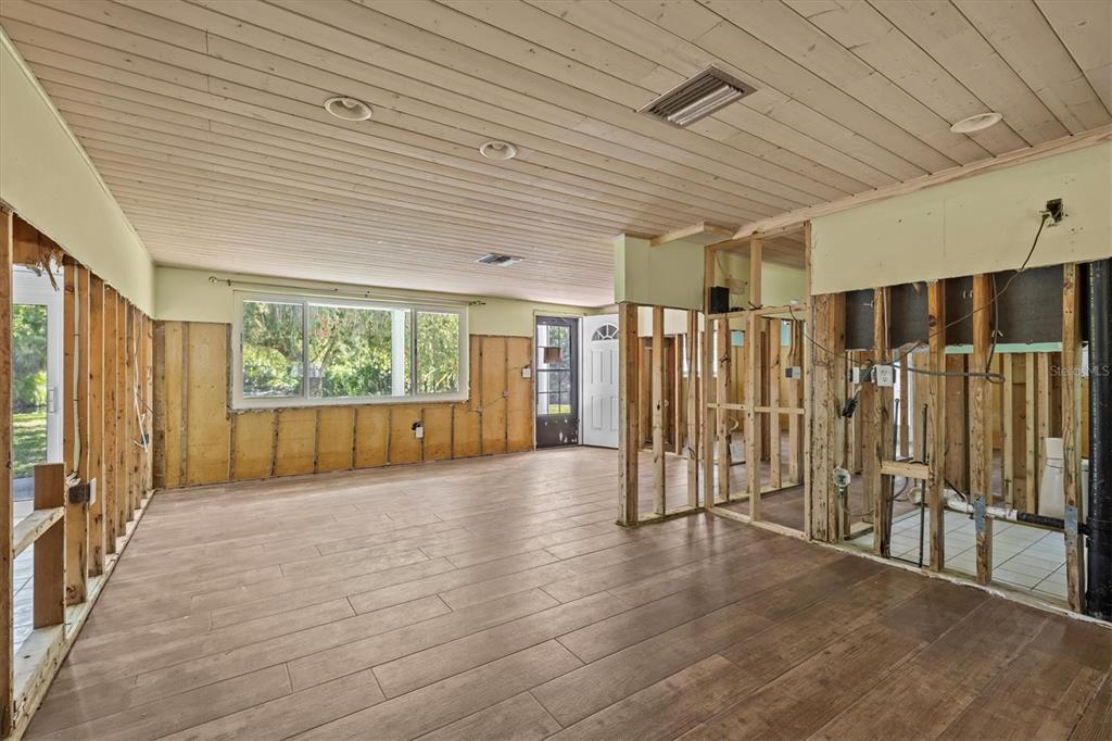 6090 Waverly Road Weeki Wachee, FL 34607 - Photo 27 of 40 Gallery Image 27