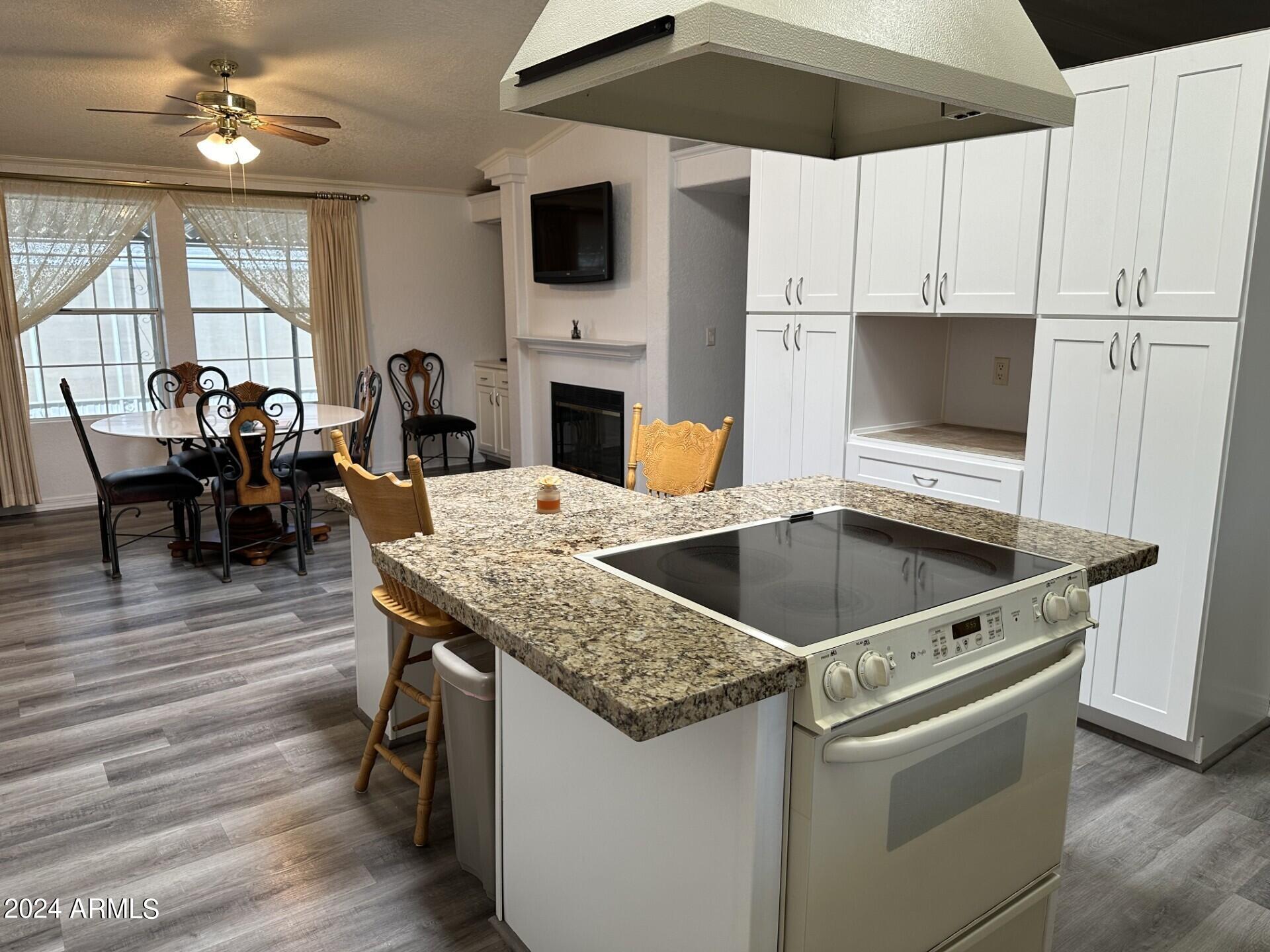 834 South Meridian Road, Unit 71 Apache Junction, AZ 85120 - Photo 4 of 31 r-kitchen1