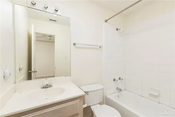 $800 | 408 East Ulex Avenue, McAllen, TX 78504