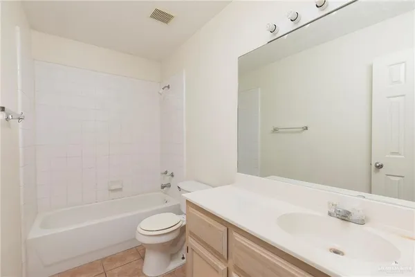 $800 | 408 East Ulex Avenue, McAllen, TX 78504