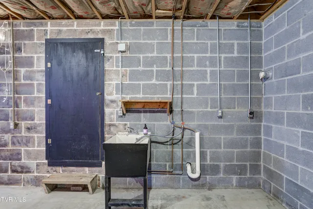 $479,000 | 257 Cripple Creek Loop, Watauga, TN 37694