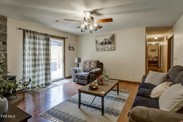 $479,000 | 257 Cripple Creek Loop, Watauga, TN 37694