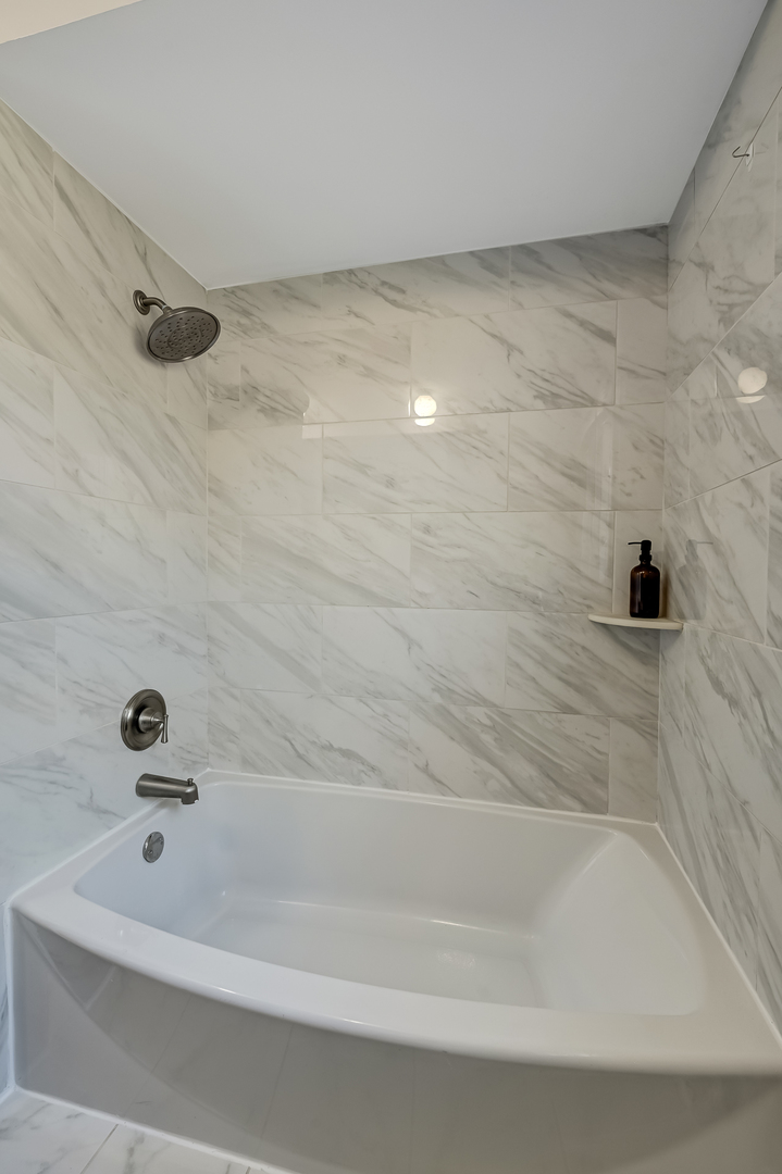 6725 Richmond Avenue Darien, IL 60561 - Photo 13 of 25