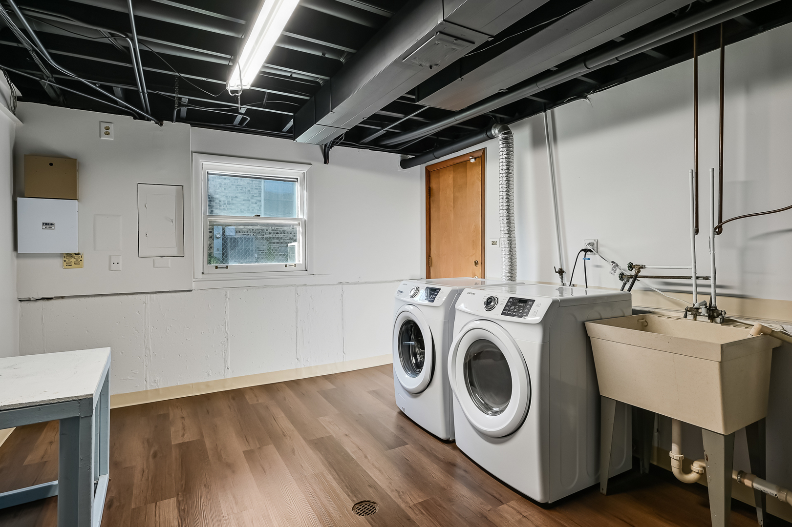 6725 Richmond Avenue Darien, IL 60561 - Photo 19 of 25 a utility room with dryer and washer