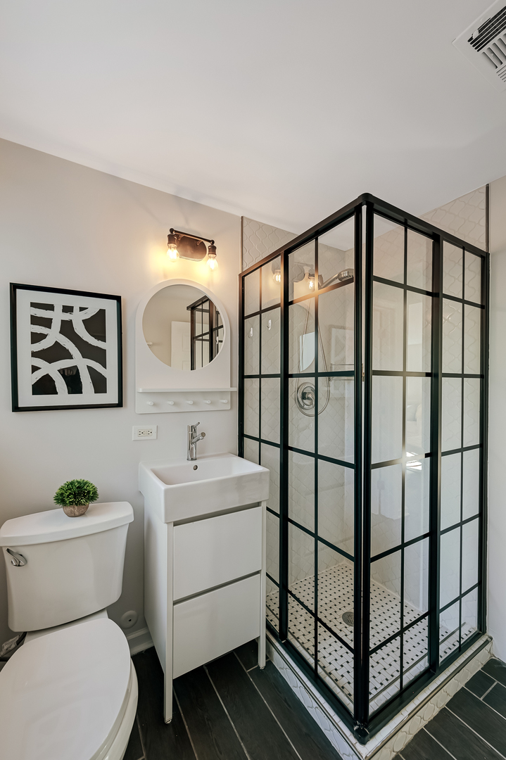 6725 Richmond Avenue Darien, IL 60561 - Photo 20 of 25 a bathroom with a sink toilet and mirror