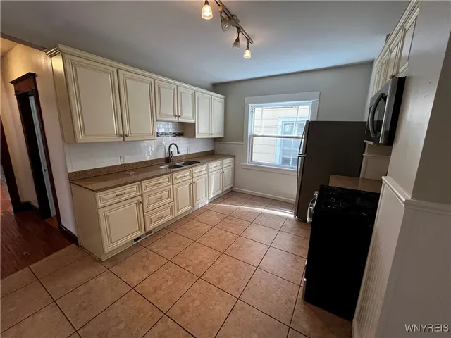 $279,900 | 1076 West Avenue, Buffalo, NY 14213