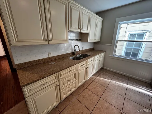 $279,900 | 1076 West Avenue, Buffalo, NY 14213