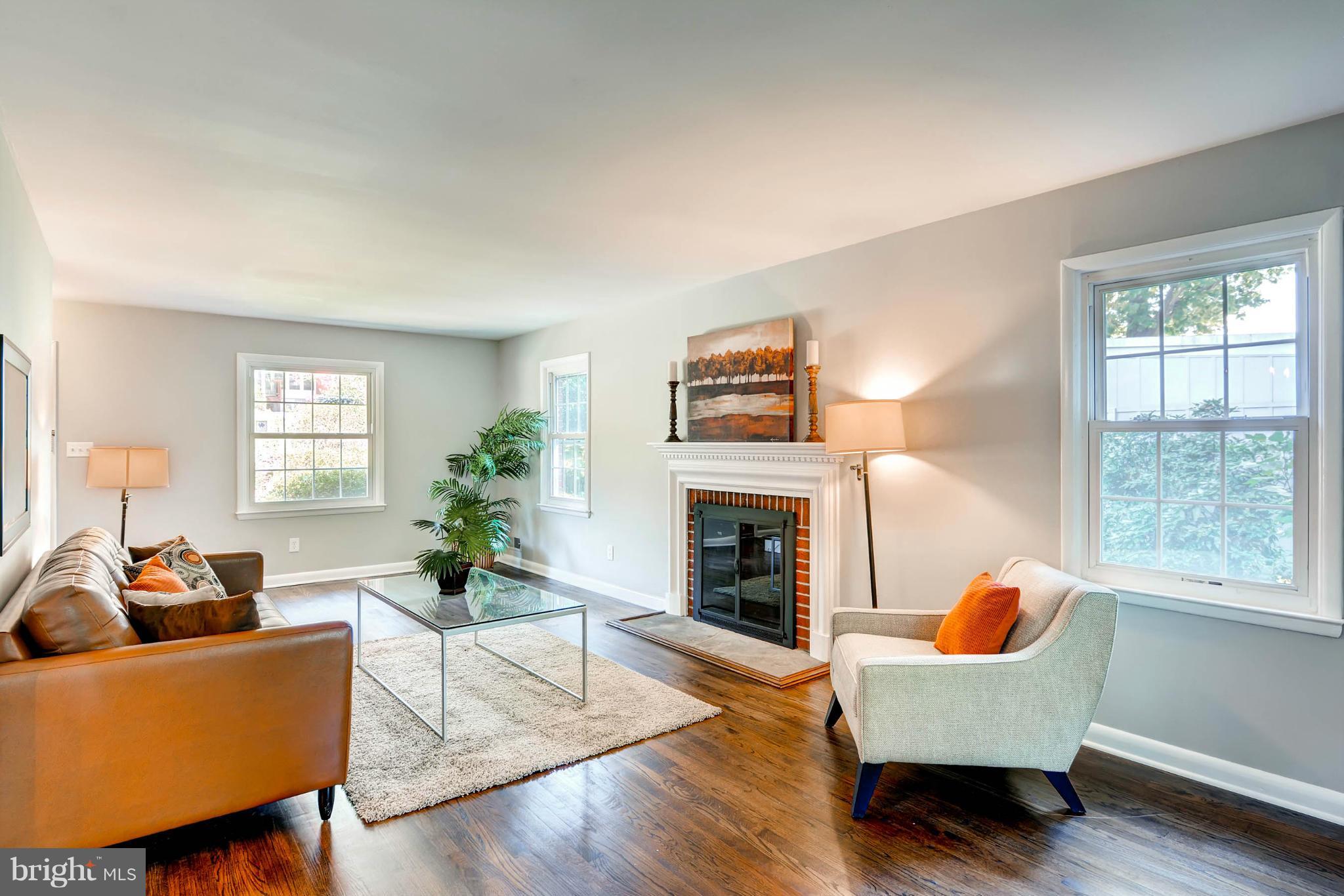 6742 Glenkirk Road Baltimore, MD 21239 - Photo 5 of 30 Living Room