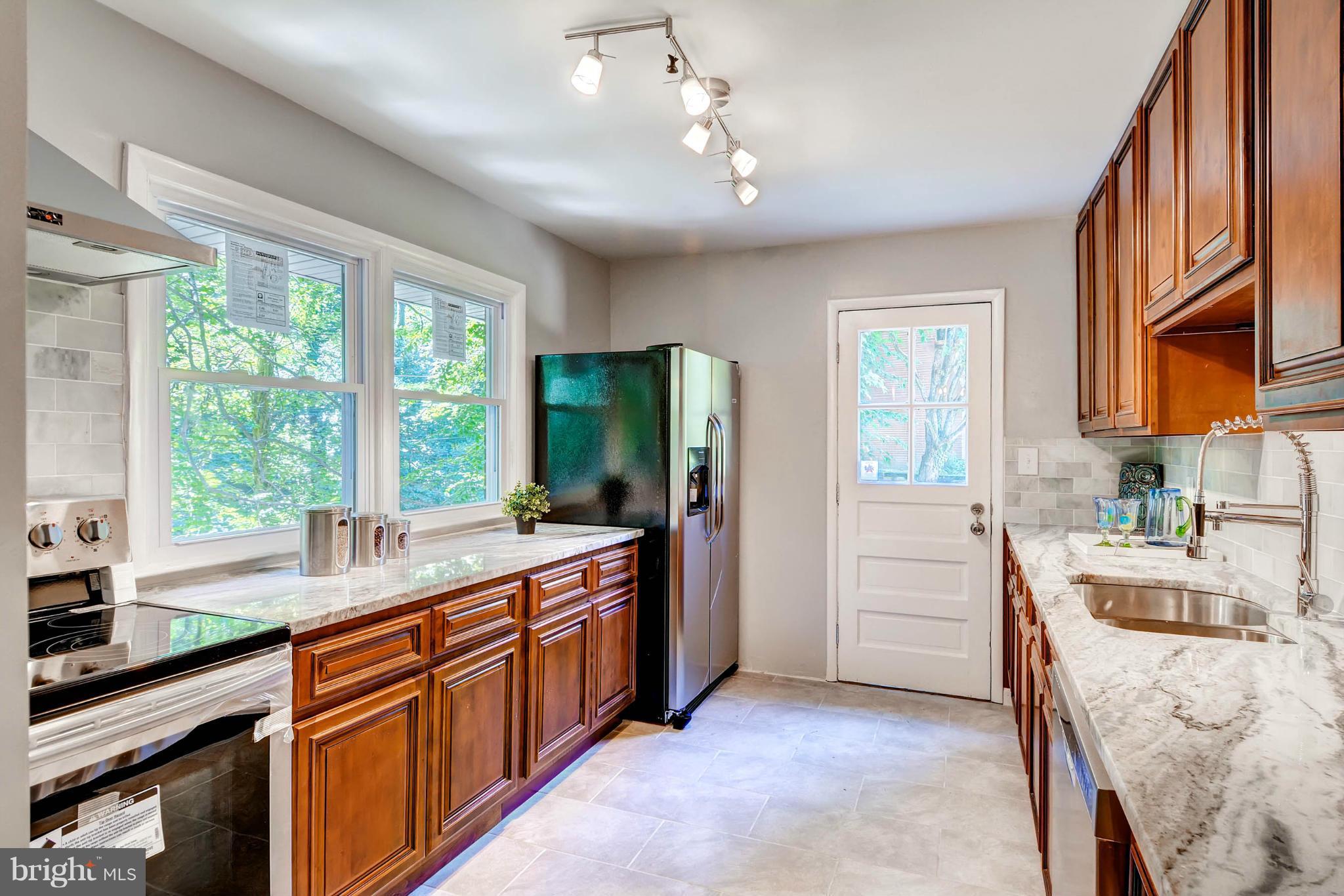6742 Glenkirk Road Baltimore, MD 21239 - Photo 9 of 30 Kitchen