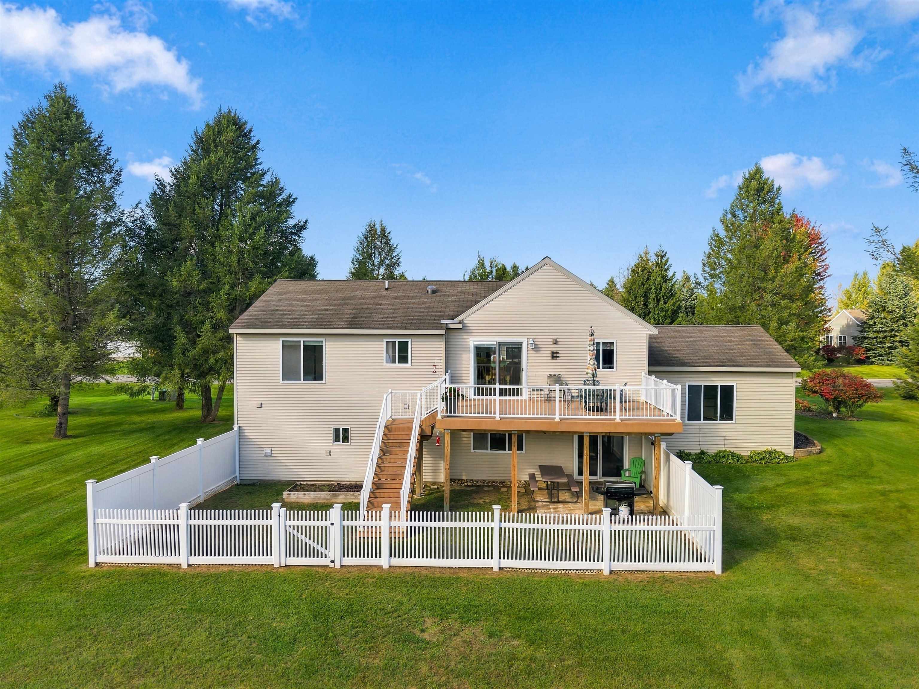 577 Strohm Road Traverse City, MI 49696 - Photo 28 of 33 1951382-de647134-5dc5-4dd6-8fbe-91d4514520df.JPG