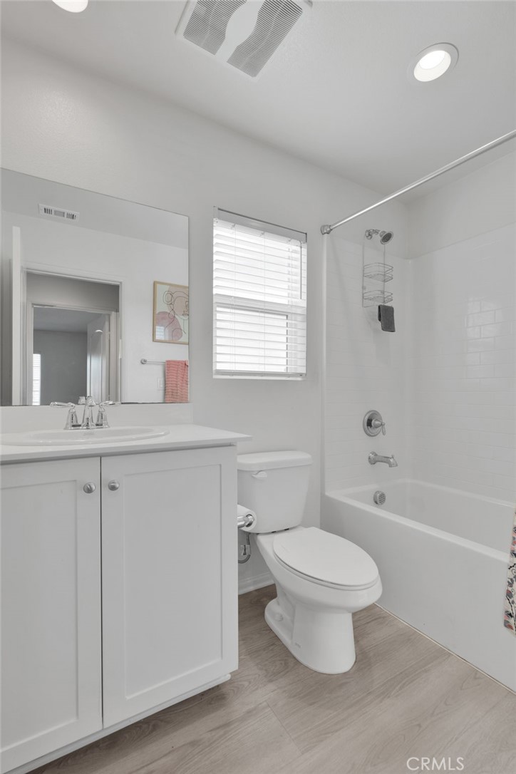 35153 Webb Place Beaumont, CA 92223 - Photo 24 of 42 a bathroom with a toilet a sink a mirror and a bathtub