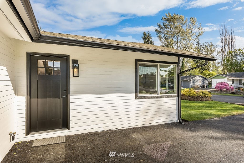 12018 Southeast 169th Place Renton, WA 98058 - Photo 3 of 31 Gallery Image 3