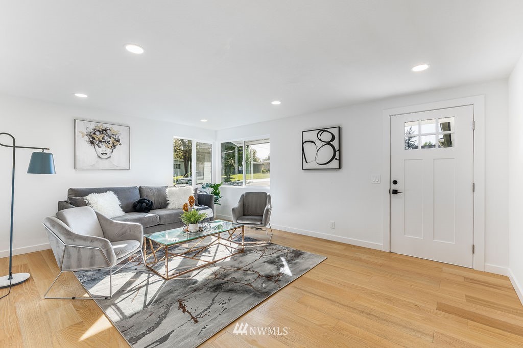 12018 Southeast 169th Place Renton, WA 98058 - Photo 4 of 31 Gallery Image 4