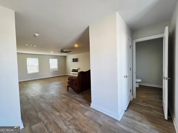 a view of livingroom and hardwood floor