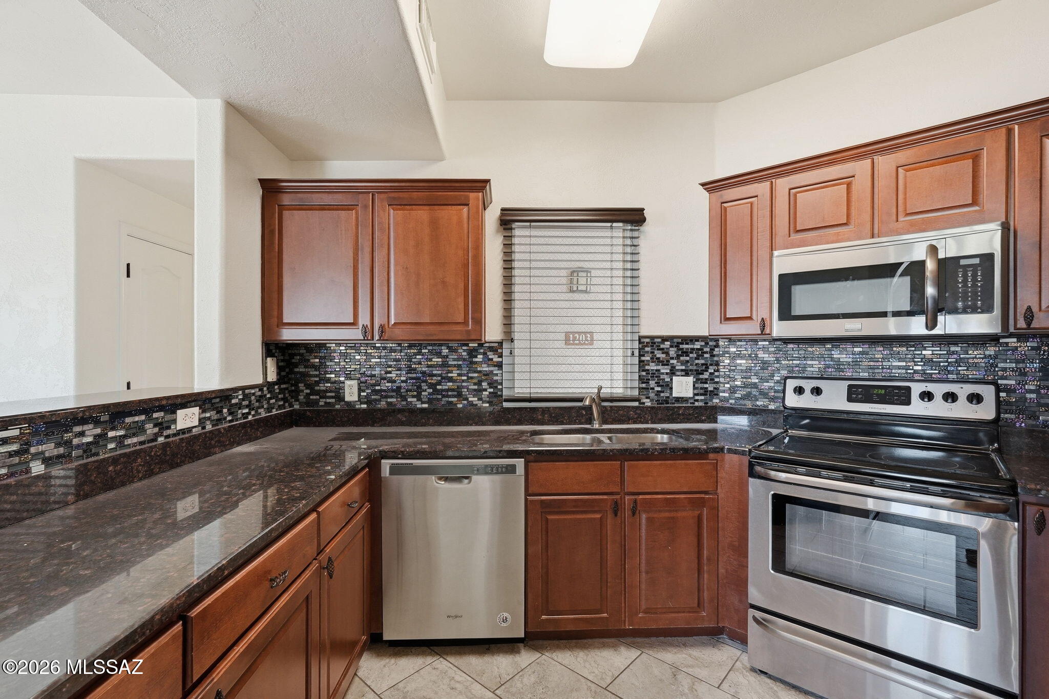 2550 East River Road, Unit 1203 Tucson, AZ 85718 - Photo 13 of 39 Kitchen