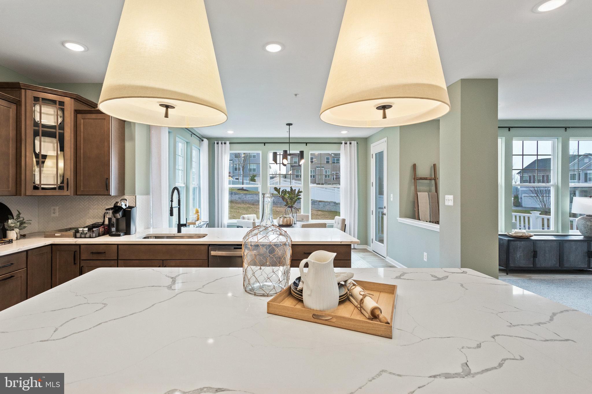 6305 Taylor Acres Road Hanover, MD 21076 - Photo 23 of 84 Pendant lights