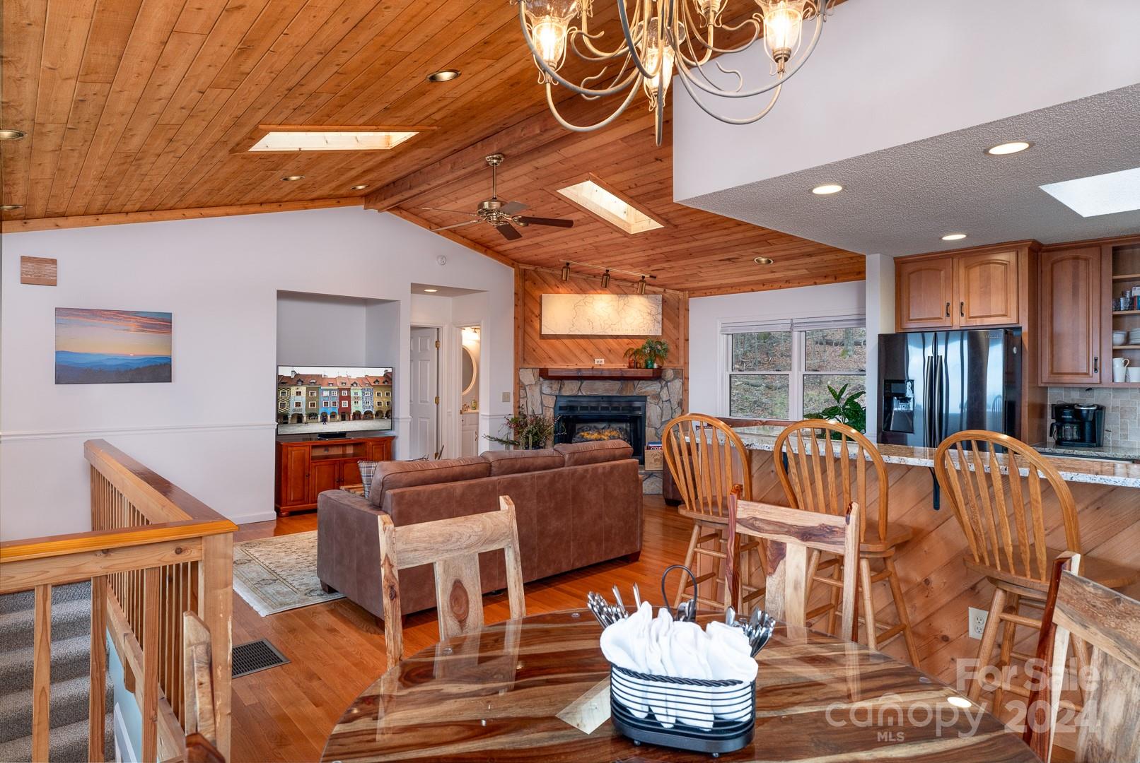 125 Raven Road Beech Mountain, NC 28604 - Photo 5 of 32 Gallery Image 5