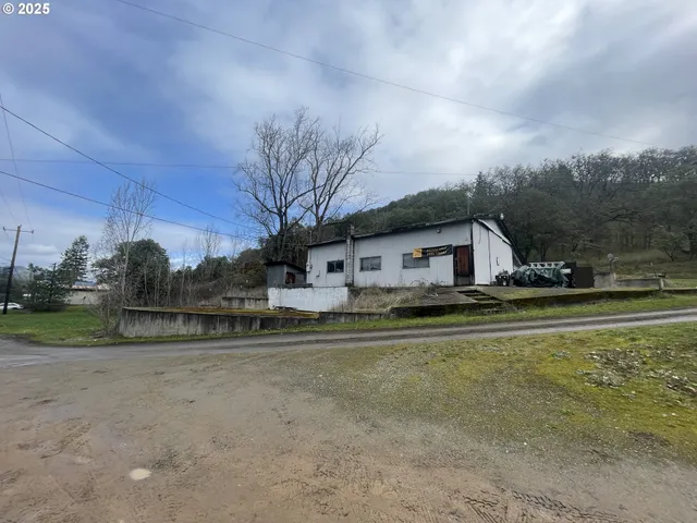 $429,000 | 434 South Old Pacific Highway, Myrtle Creek, OR 97457