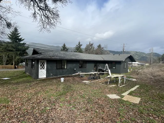 $429,000 | 434 South Old Pacific Highway, Myrtle Creek, OR 97457