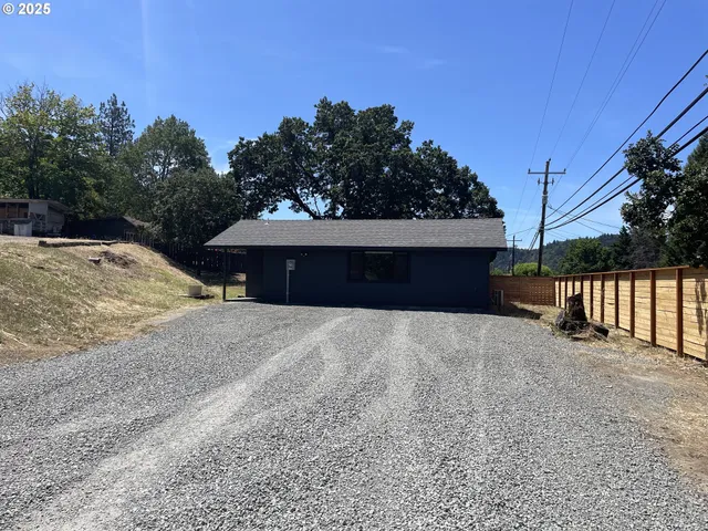 $429,000 | 434 South Old Pacific Highway, Myrtle Creek, OR 97457