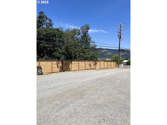 $429,000 | 434 South Old Pacific Highway, Myrtle Creek, OR 97457