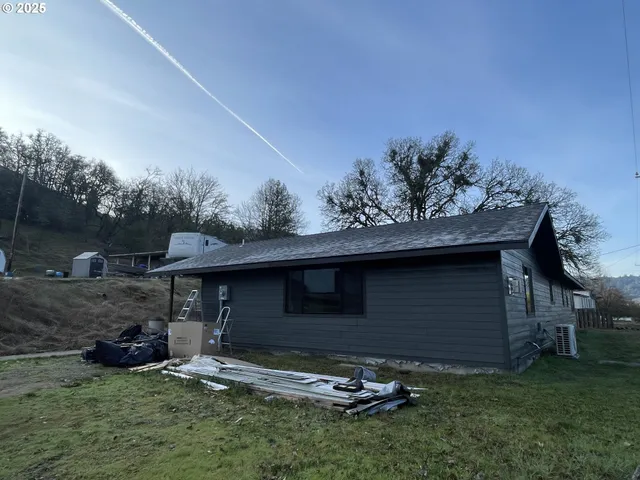 $429,000 | 434 South Old Pacific Highway, Myrtle Creek, OR 97457