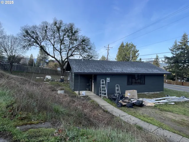 $429,000 | 434 South Old Pacific Highway, Myrtle Creek, OR 97457