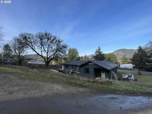$429,000 | 434 South Old Pacific Highway, Myrtle Creek, OR 97457