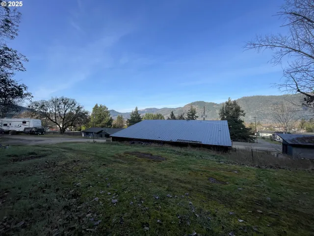 $429,000 | 434 South Old Pacific Highway, Myrtle Creek, OR 97457